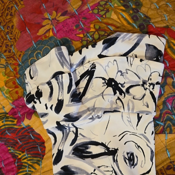 Karl Lagerfeld top, small petite, black and white, long sleeve - Picture 3 of 4